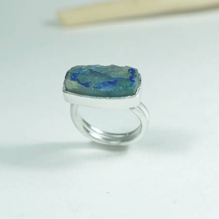 Anillo único de plata con piedra azul