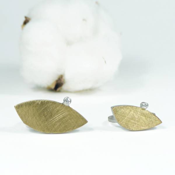 Anell modern de plata i or mat amb diamant