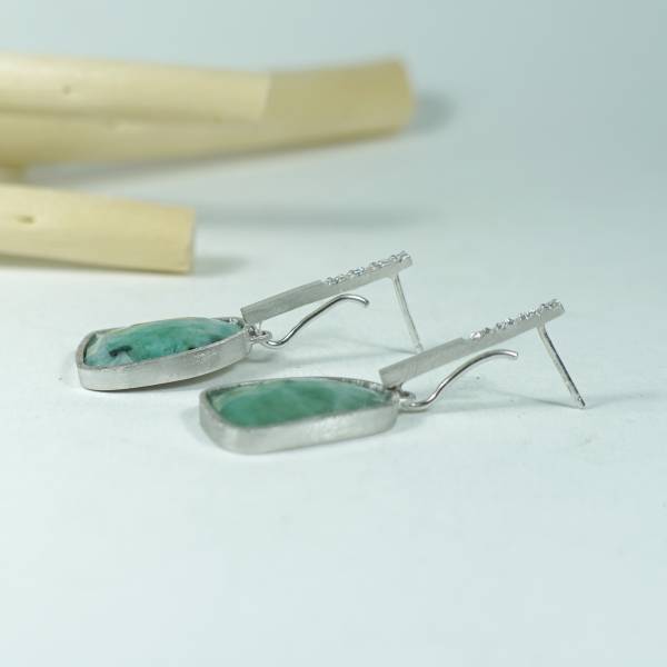 Emerald and diamonds silver earrings