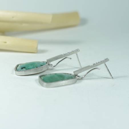 Emerald and diamonds silver earrings