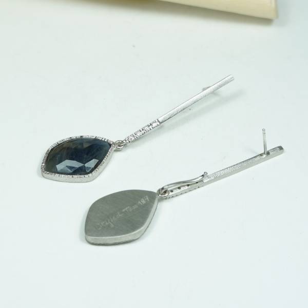 Original and exclusive large earrings