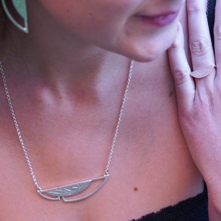 Collar de plata elegante