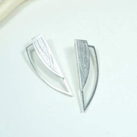 Silevr earrings with engraving