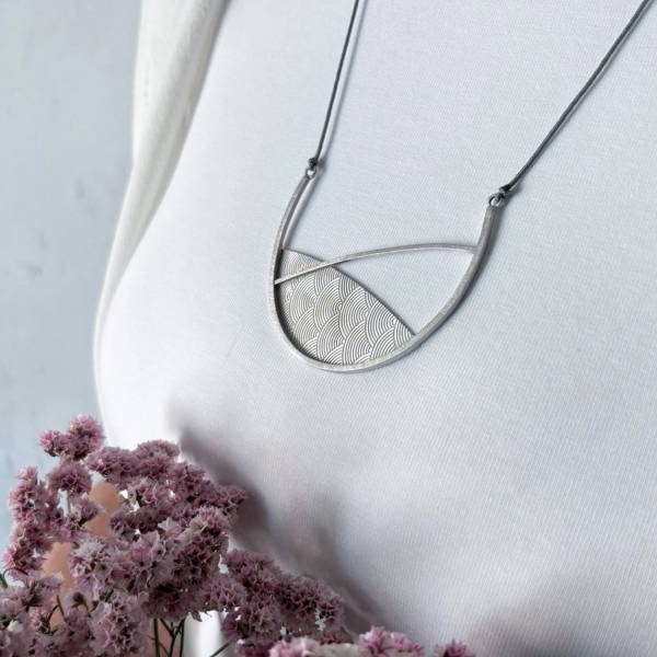 Collar llarg de plata motius japonesos