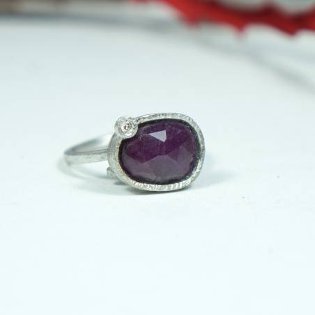 Minimalist design silver ring with garnet