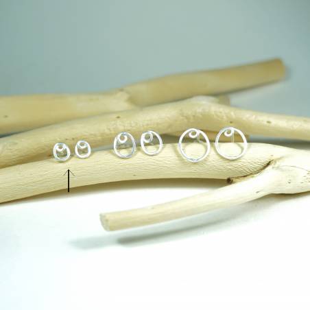 Pendientes muy pequeños en plata niña
