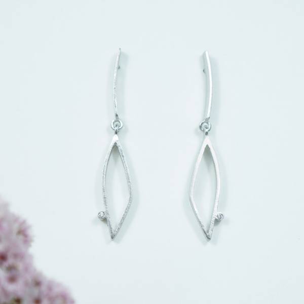 Pendientes de plata mate con diamante natural
