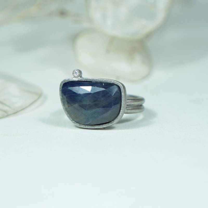 Anillo hecho a mano en taller joyería Barcelona