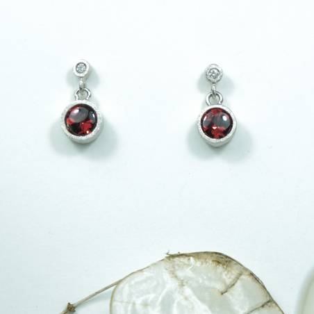 Silver earrings with diamond and garnet