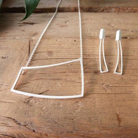 Colgante de plata de diseño hecho a mano