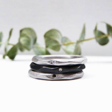 Rhodium silver design facets ring