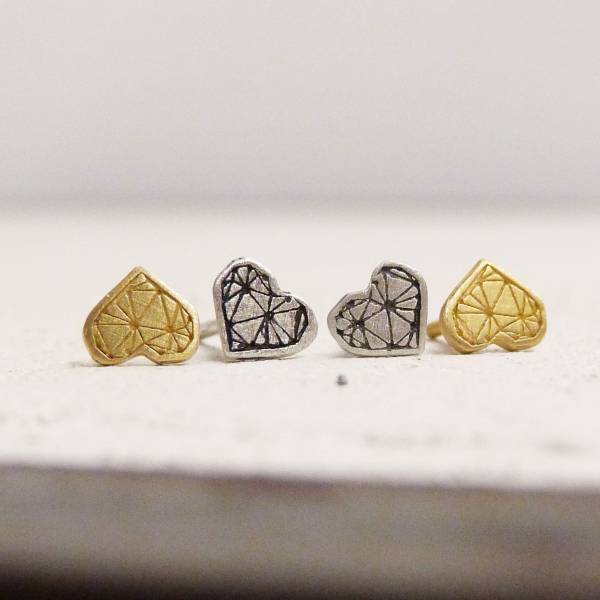 18 K gold heart earrings with screw closure
