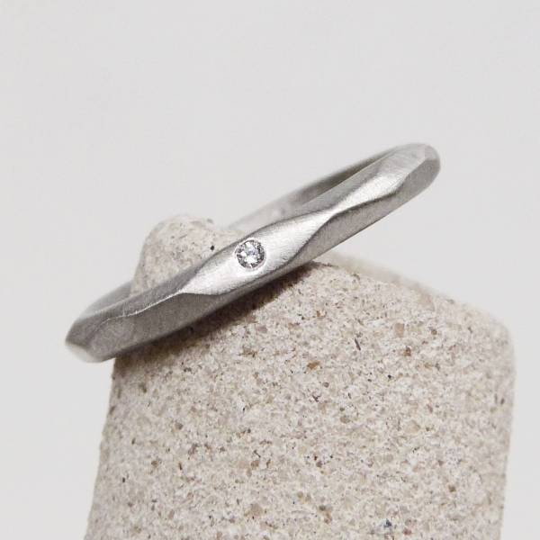 Alianza oro blanco facetas con diamante Alianzas
