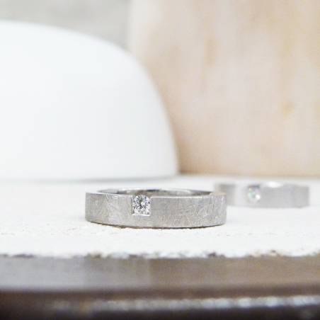 Solitari d'or blanc amb diamant 0,07cts