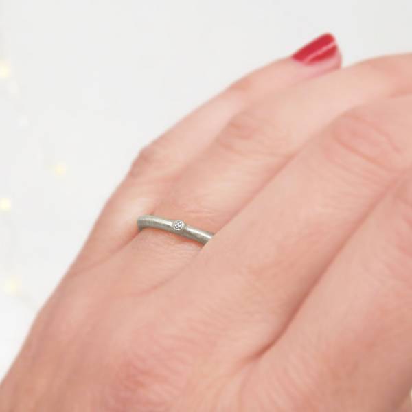 Anillo de oro blanco con diamante