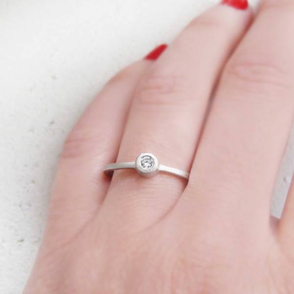 White gold and diamond ring ICE