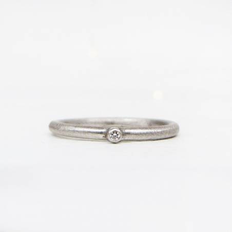 Anillo de oro blanco con diamante