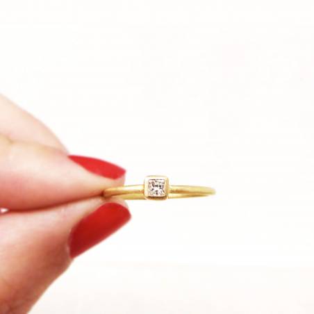 Anillo de oro y diamante princesa