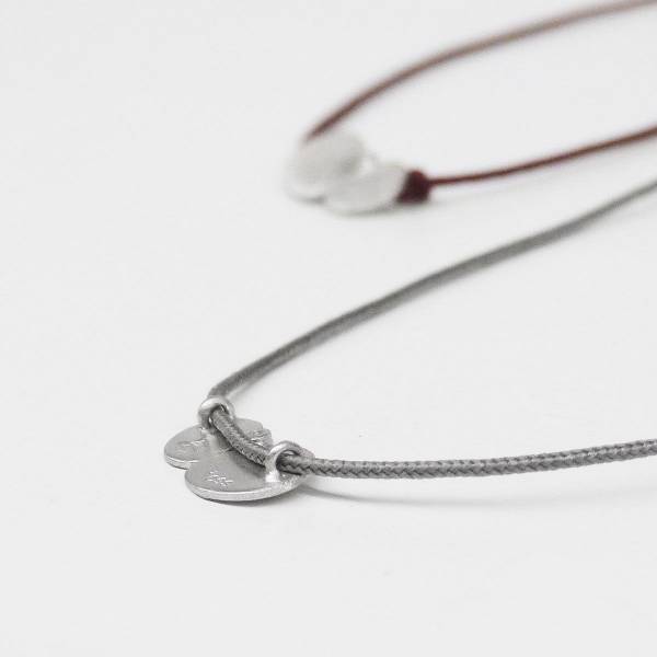 Collaret de plata i diamant estil informal