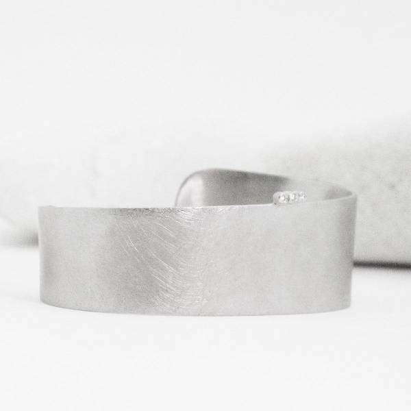 Wide rhodium silver bracelet with genuine diamonds