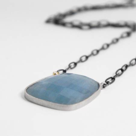 Collaret de disseny exclusiu i ùnic de plata, or groc, aiguamarina i un diamant