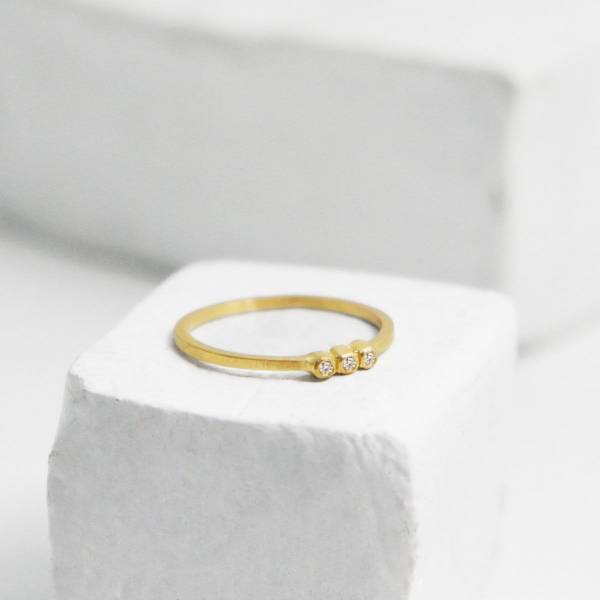 Anillo diamantes y oro amarillo de 18 kts.