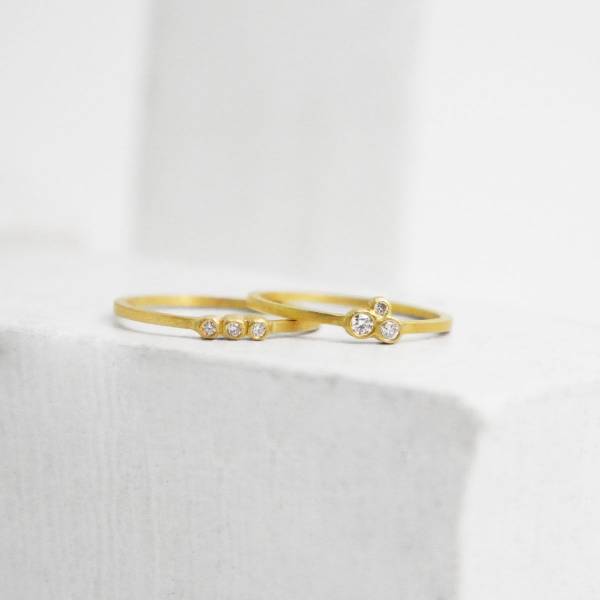 Anillos de oro y diamantes fabricados artesanalmente en Barcelona.