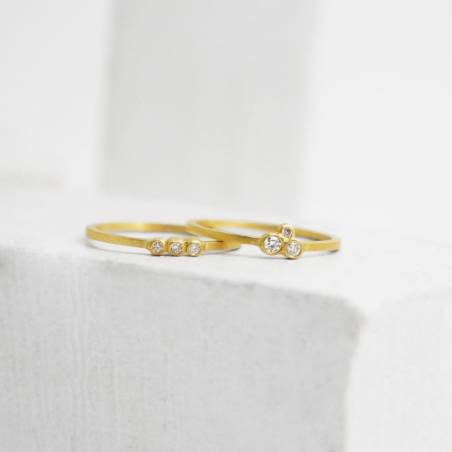 Anillos de oro y diamantes fabricados artesanalmente en Barcelona.