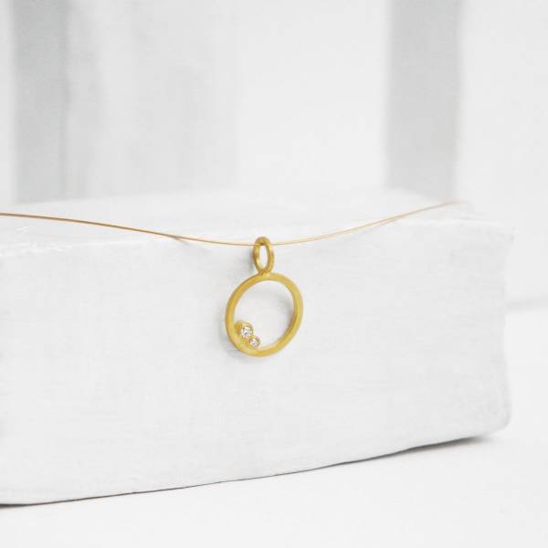 Pendant made of 18 kts yellow gold and genuine diamonds.