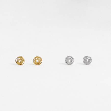 Arracades petites d'or groc perfectes per a nadó. Dissenyades i fabricades artesanalment.
