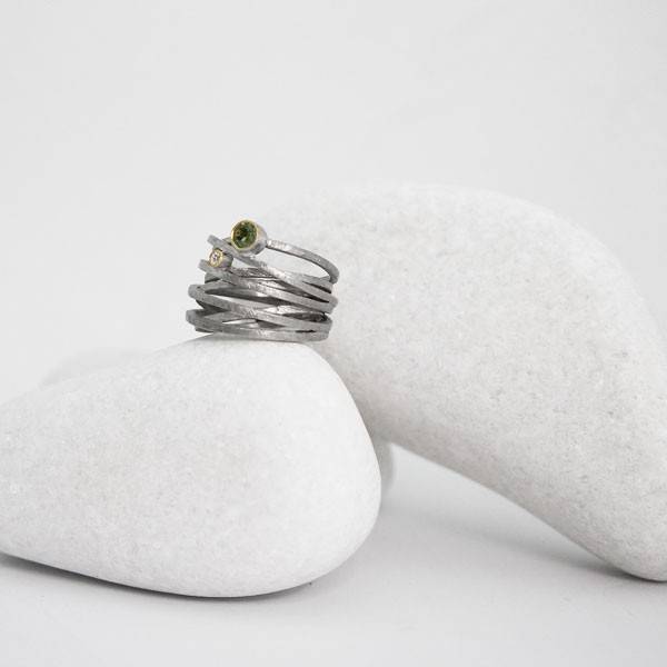 Anillo diamante y turmalina verde PIEZA ÚNICA Joyas Únicas