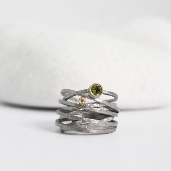 Anillo diamante y turmalina verde PIEZA ÚNICA Joyas Únicas