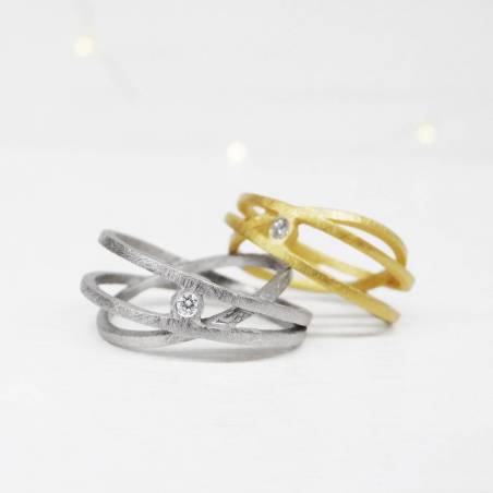 White gold and natural diamond ring