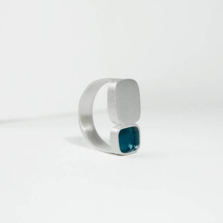 anillo de diseño de plata con color azul