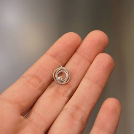Small withe gold pendant with diamond LIA
