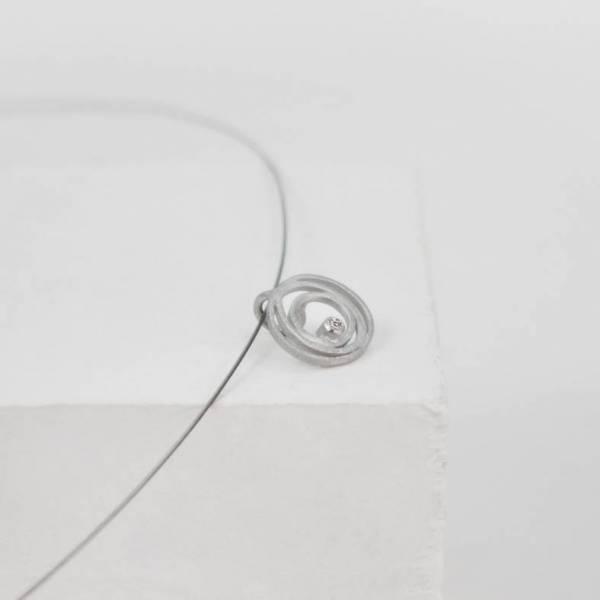Small withe gold pendant with diamond LIA