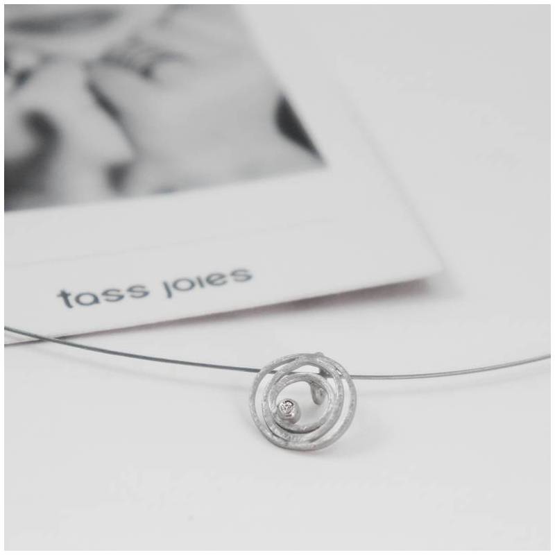 Small withe gold pendant with diamond LIA