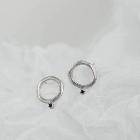 Pendientes de plata y diamantes negros botón SISU Tass Joies