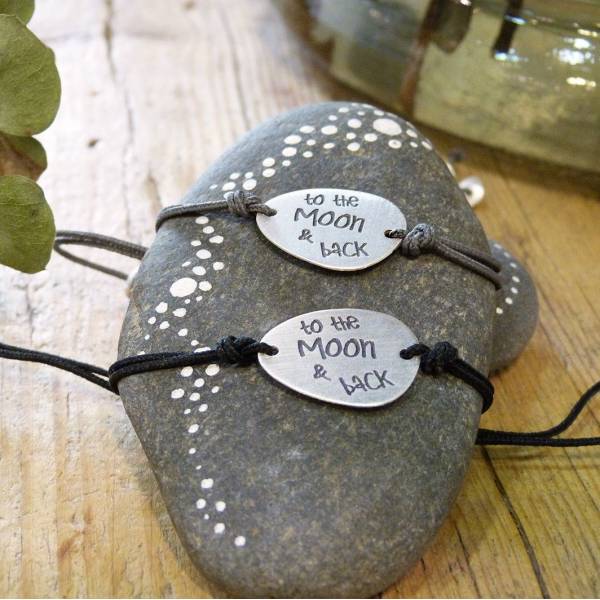 Pulsera plata con mensaje