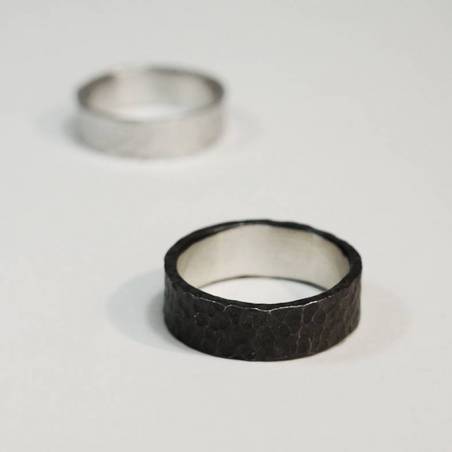 Anell plata martelé IRON estret