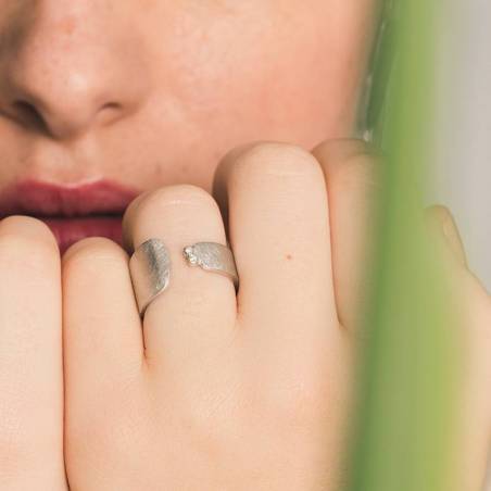 Anillo de plata de ley con baño de rodio