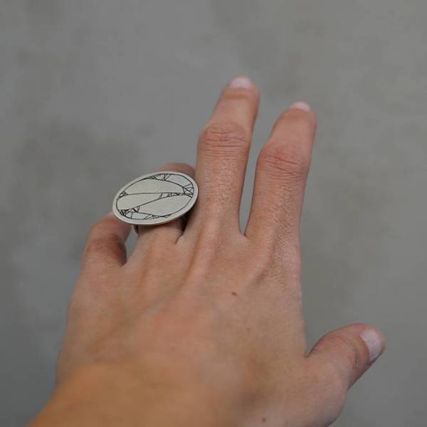 Anillo grande de plata