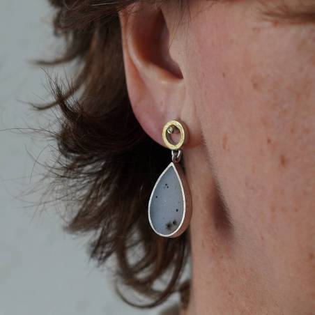 Pendientes mujer con piedra.