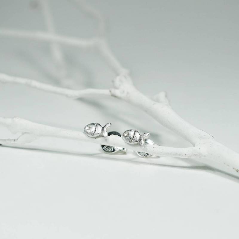 Pendientes mini pez plata