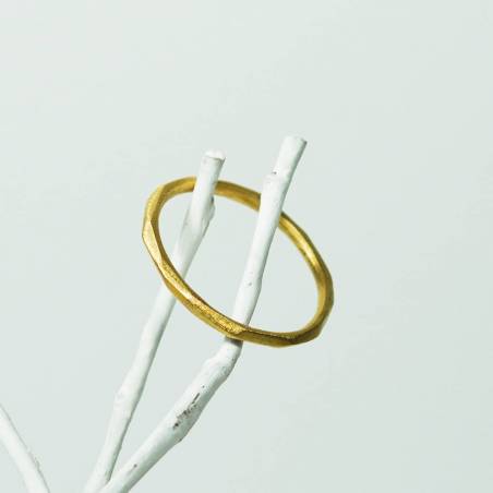 Gold wedding ring medium facet