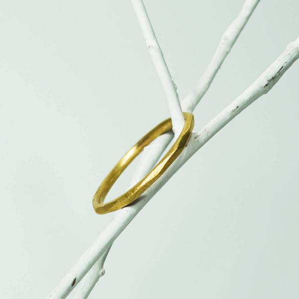 Alianza oro facetas medium