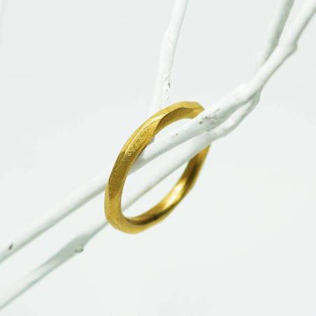 Alianza oro amarillo facetas ancha