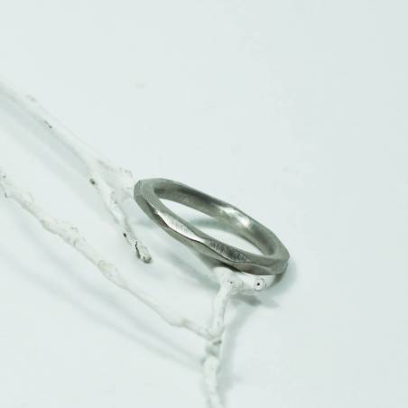 Alianza oro blanco facetas ancha