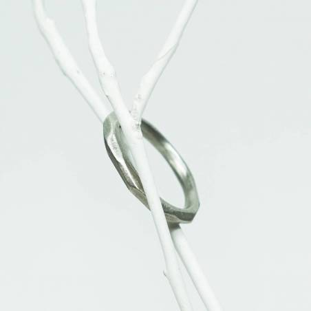 Alianza oro blanco facetas ancha