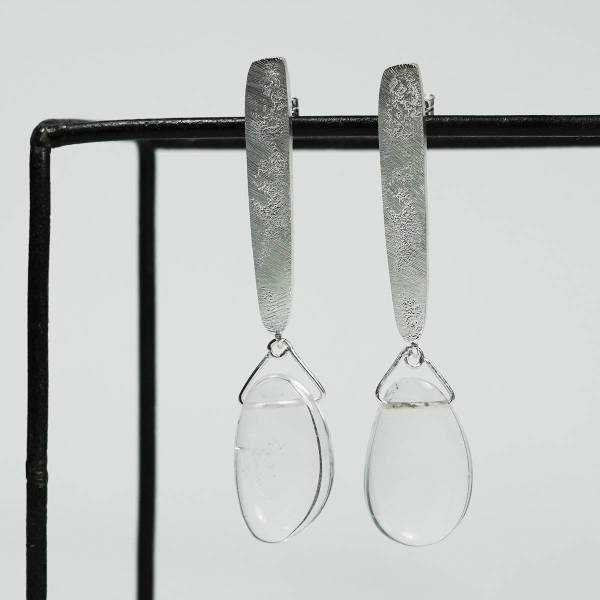 Pendientes largos de plata y piedra natural